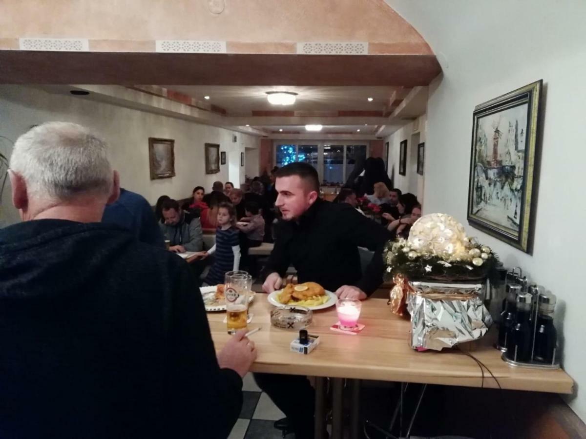 Hotel-Restaurant Zum Donaueck Μαουτχάουζεν Εξωτερικό φωτογραφία